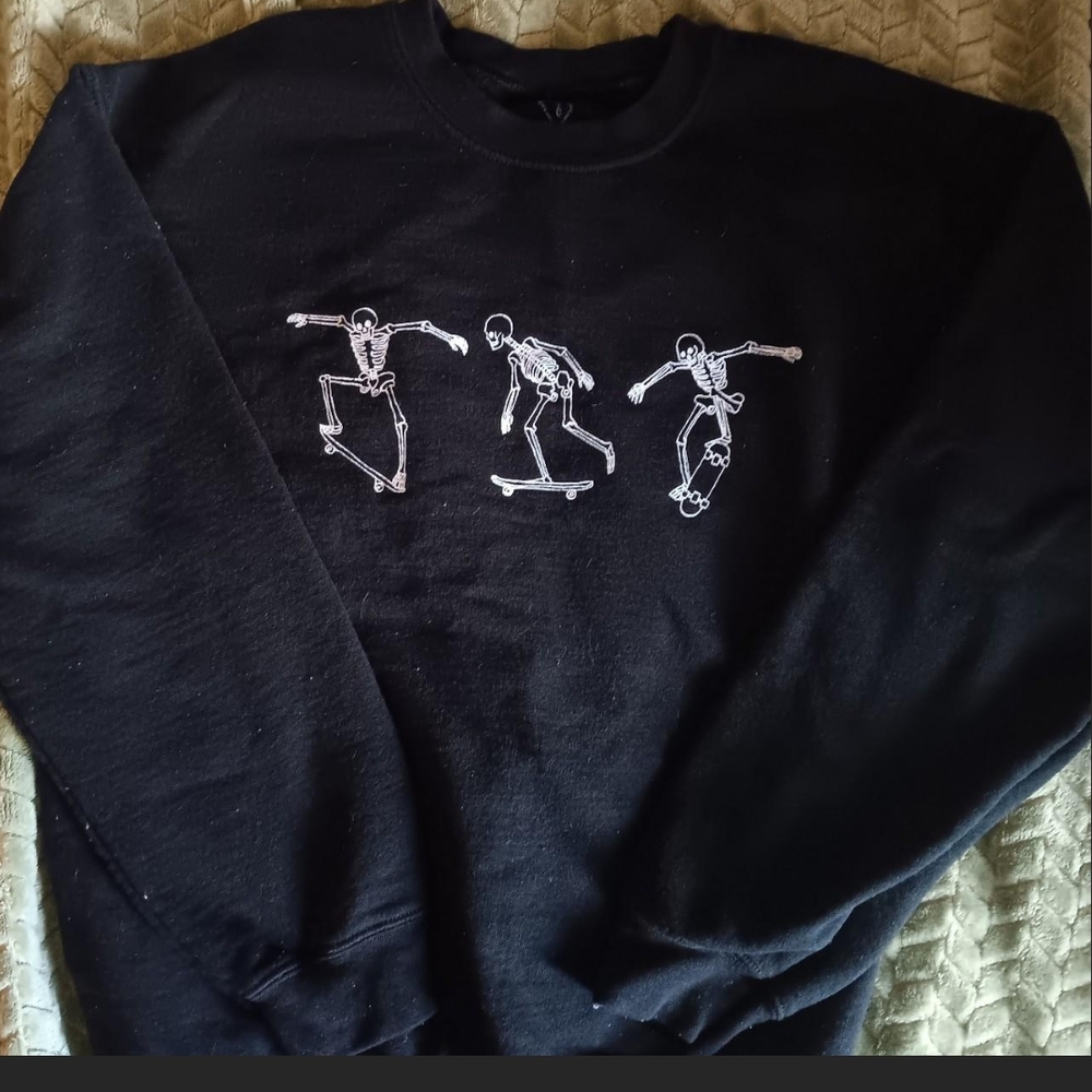 Black Skeleton Skateboard Graphic Sweater